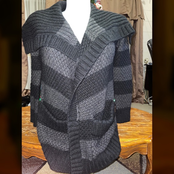 XS Vince Sweater Coat LIKE NEW - Picture 2 of 7